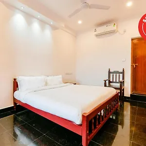 Spot On 39480 Vattekad Tourist Hotel Kochi